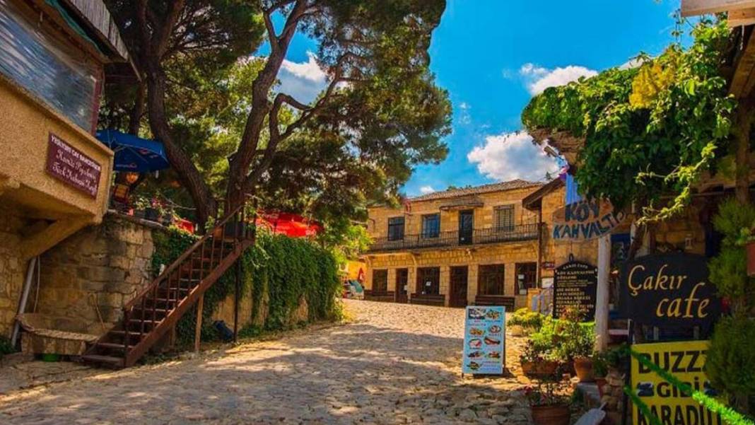 Cam gibi denizi ve el değmemiş doğası ile bu kasaba adeta cennet! Turistler o ilimize akın ediyor, keyfi bambaşka 3